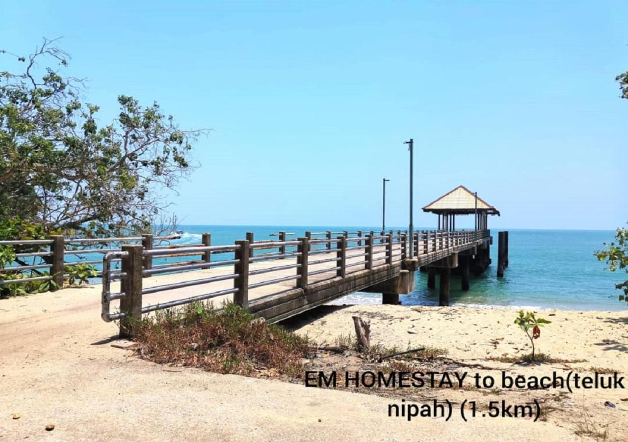 Em Homestay Pekan Pangkor Exterior foto