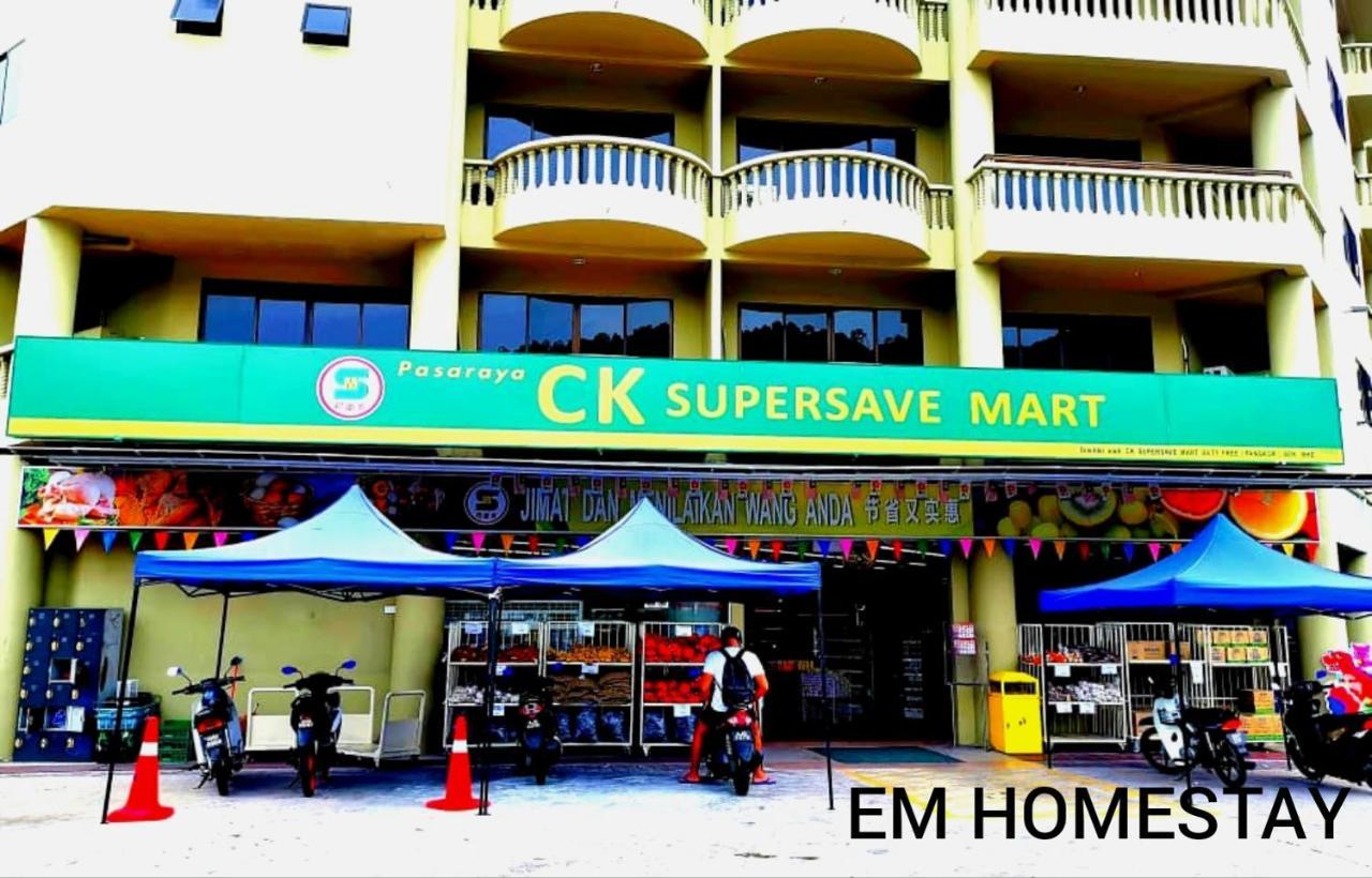 Em Homestay Pekan Pangkor Exterior foto