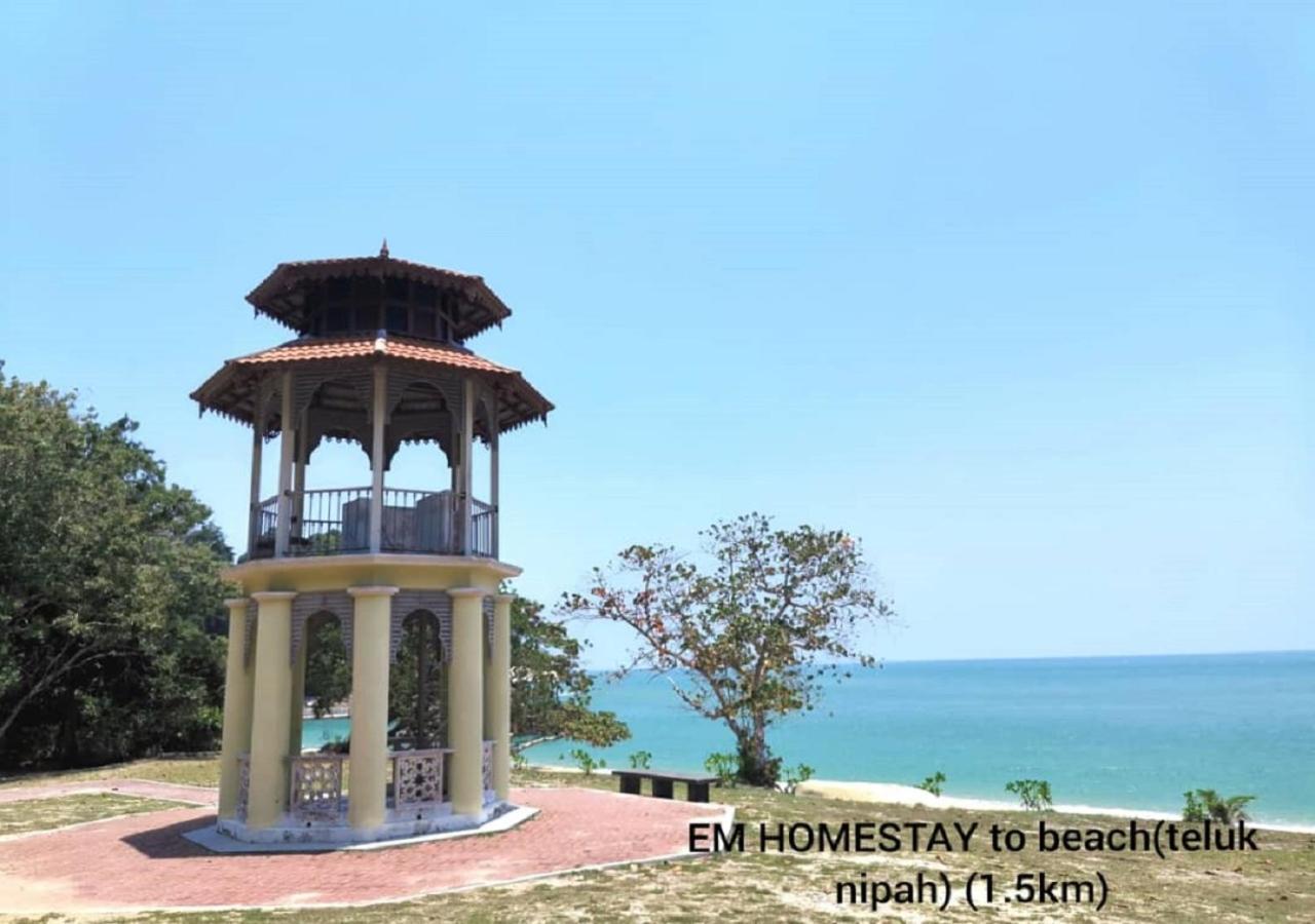 Em Homestay Pekan Pangkor Exterior foto